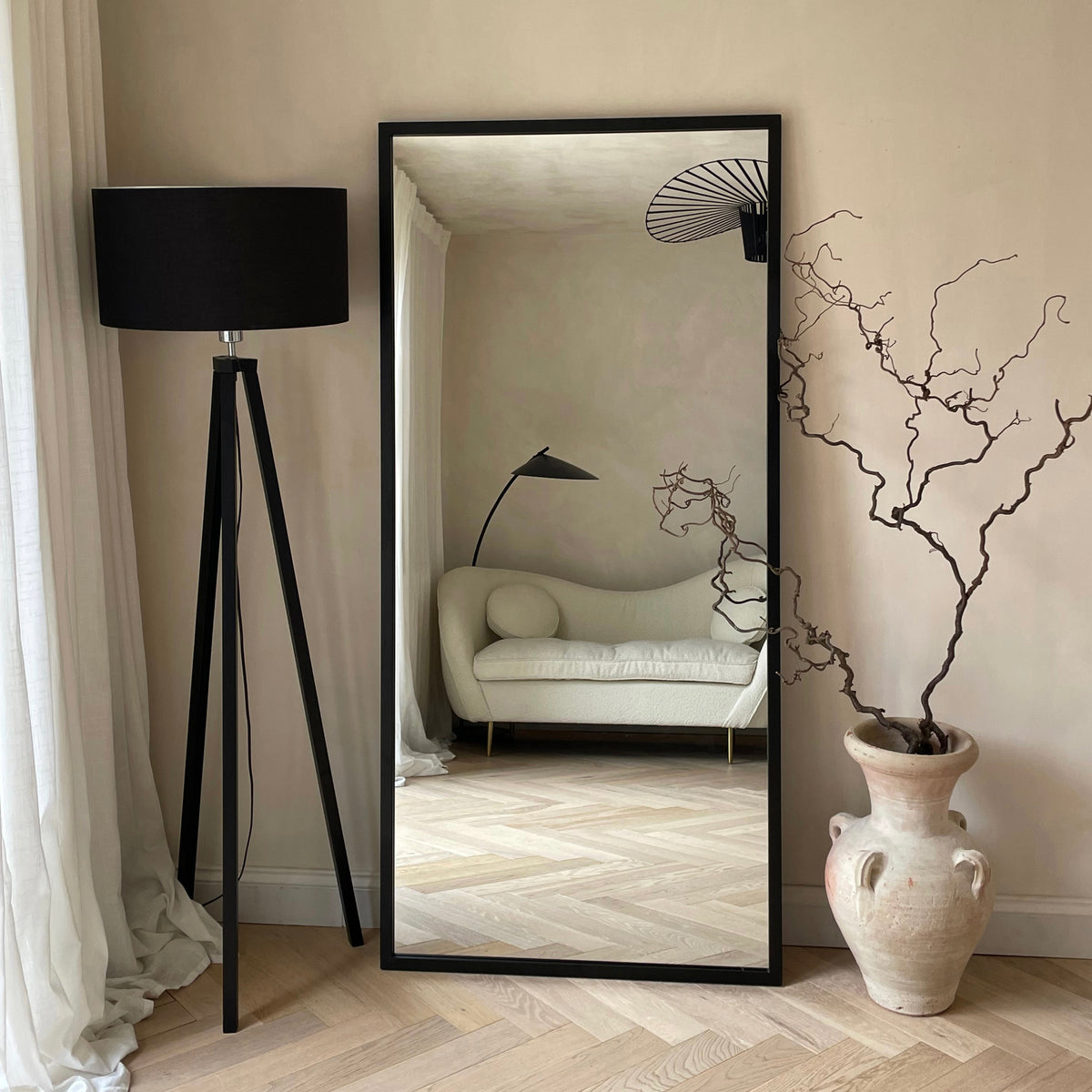 The Allure of Extra Large Mirrors: Why Size Matters