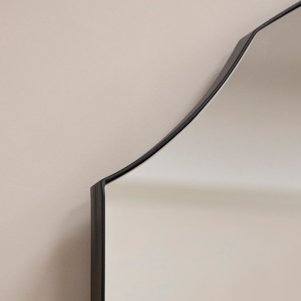 Black Full Length Arched Metal Mirror detail shot of arch design