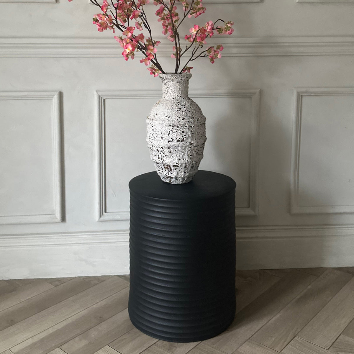 Raya - Minimal Onyx Ribbed Side Table