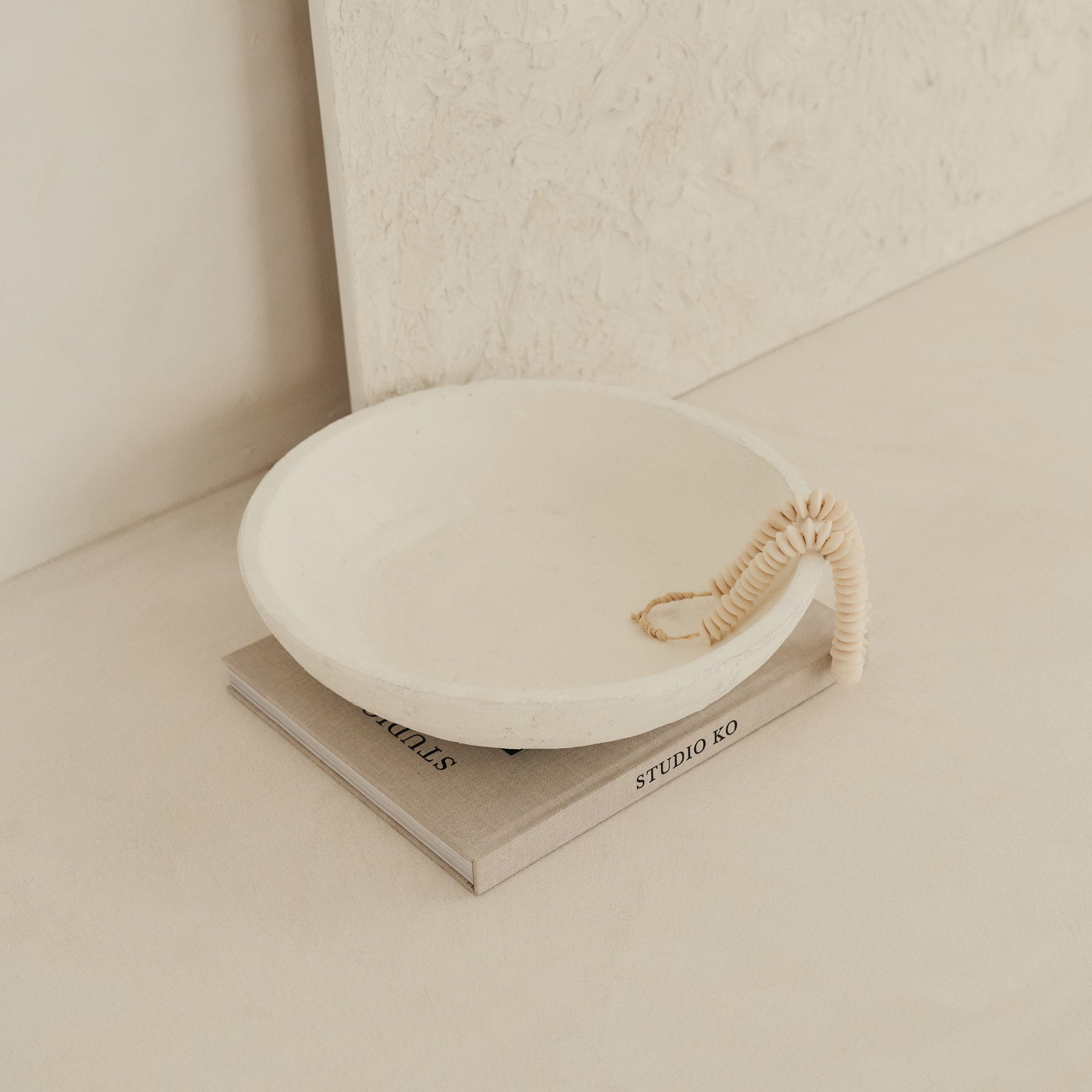 Portera - Large White Textured Terracotta Bowl