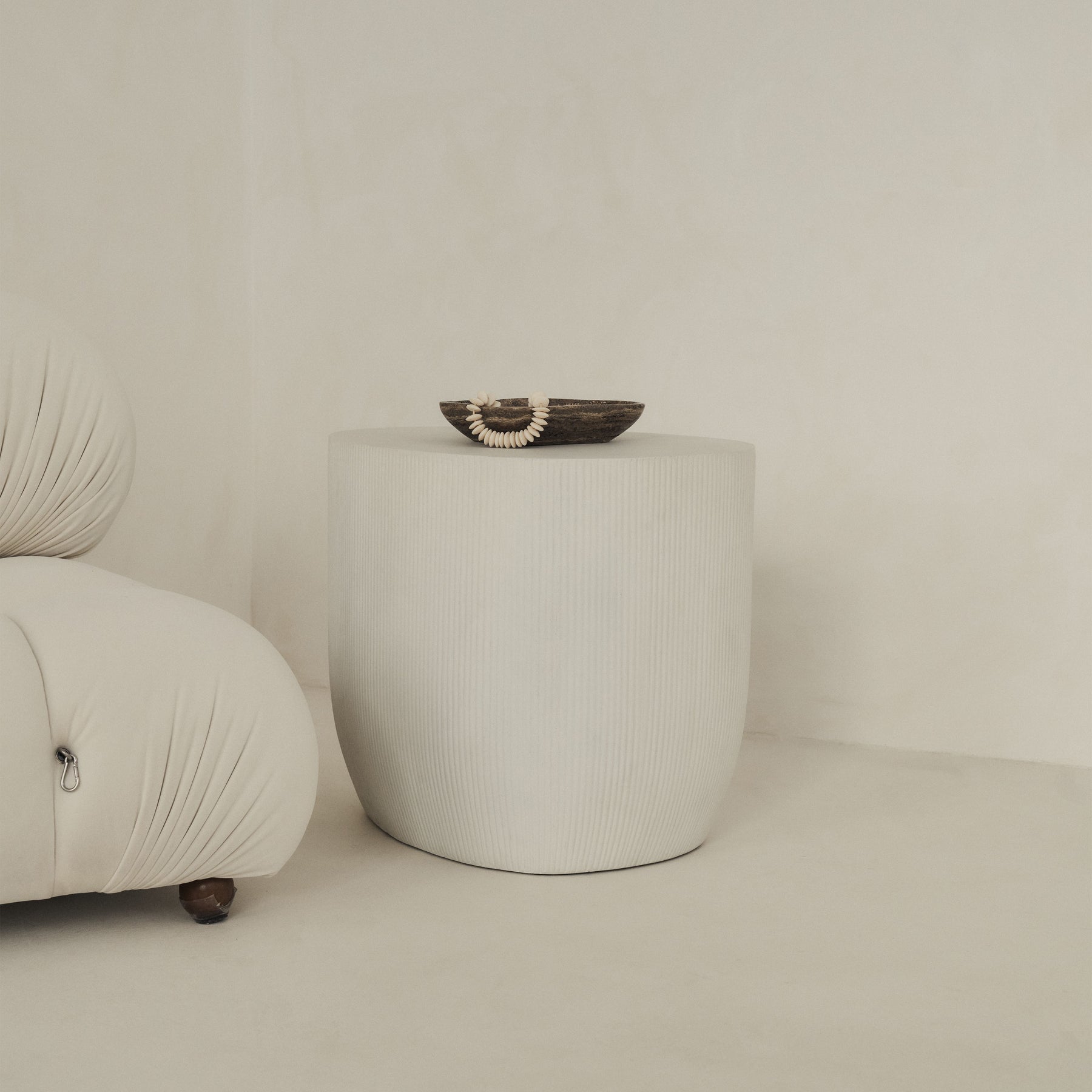 Leonardo - Minimal Concrete Irregular Shaped Side Table