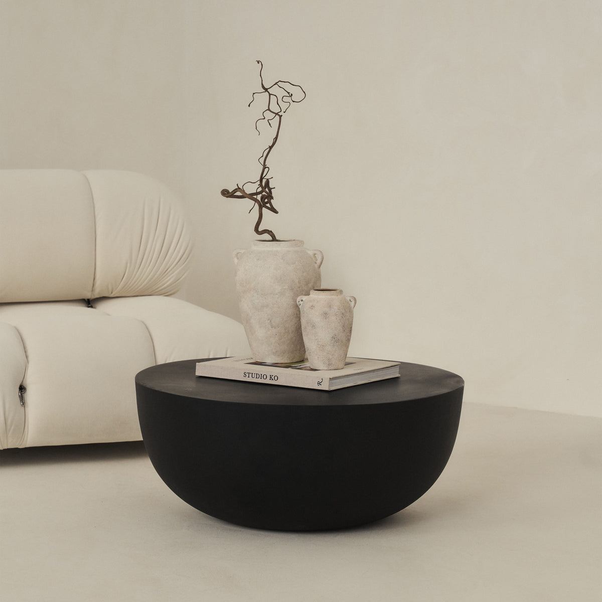 Enzo - Minimal Onyx Round Coffee Table