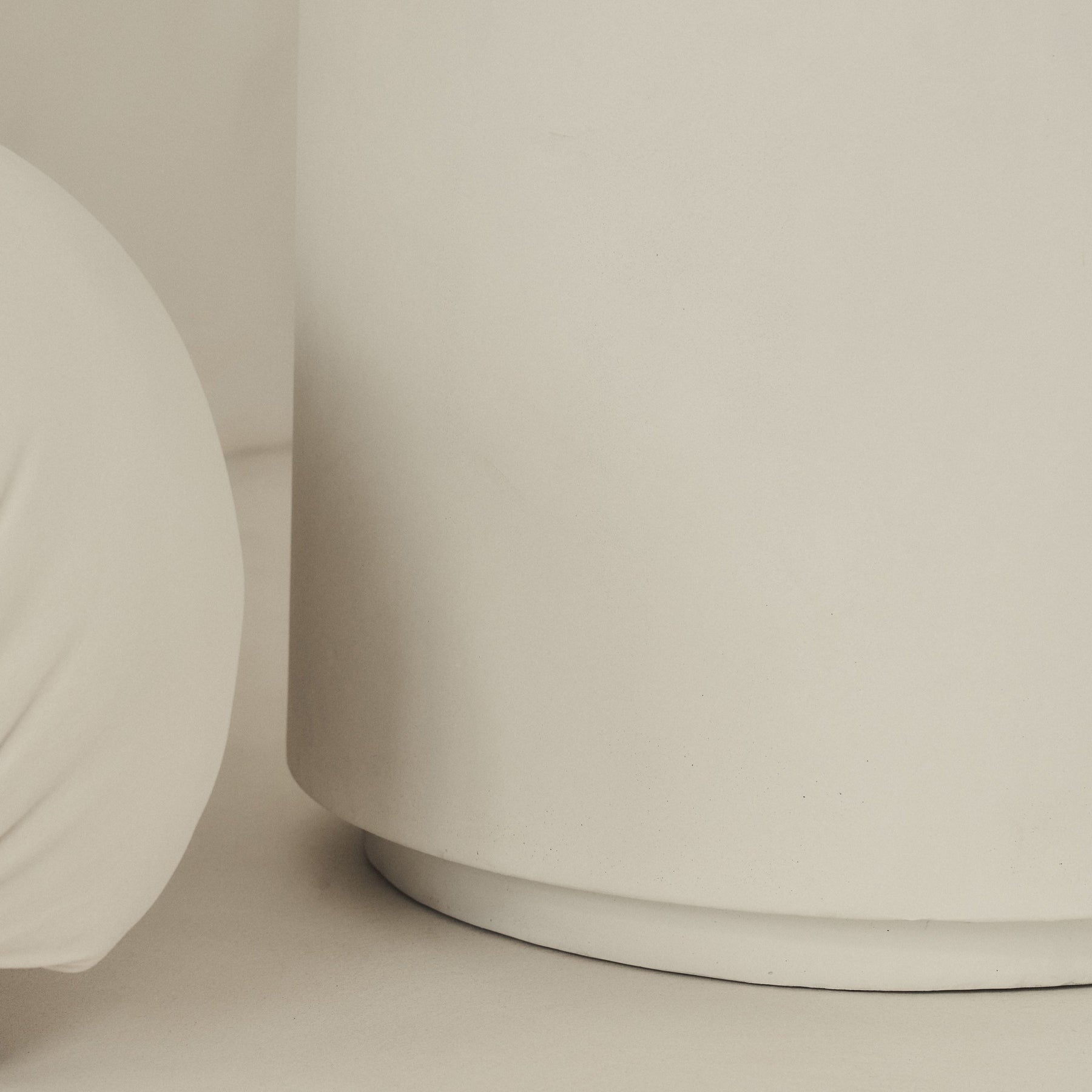 Angelo - Minimal Concrete Round Side Table