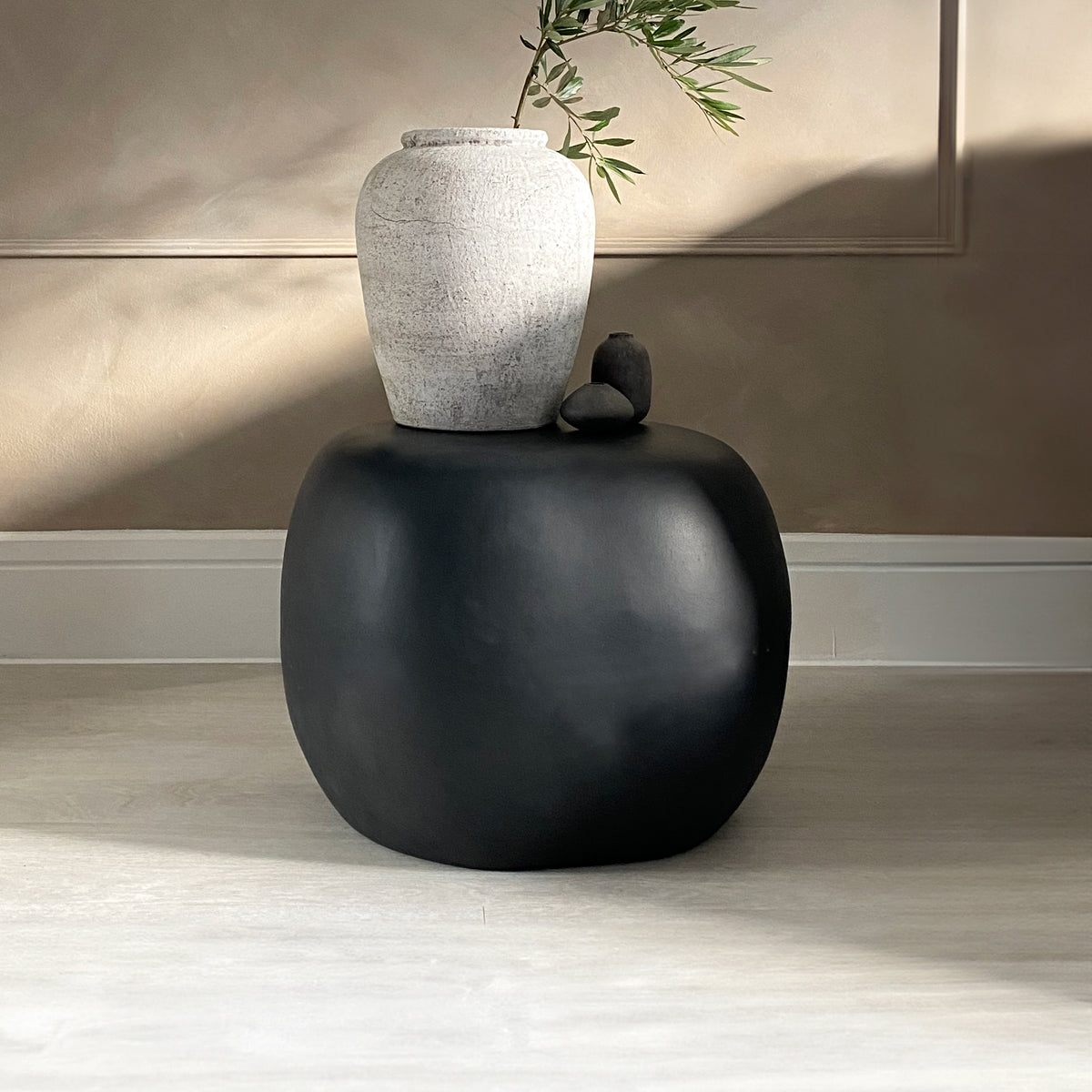 Zola - Minimal Onyx Pebble Side Table